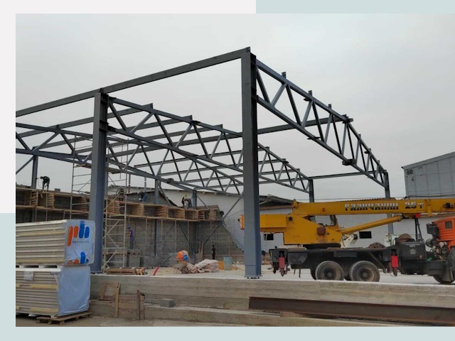 Строительство цехов в Боровичах